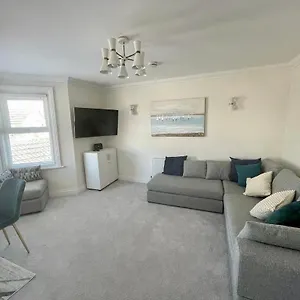 Exquisite Apartment, Stone Throw From The Apartment