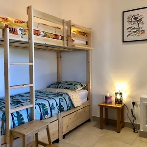 Cosy Cottage, Short Walk To Southbourne And Restaurants Holiday home